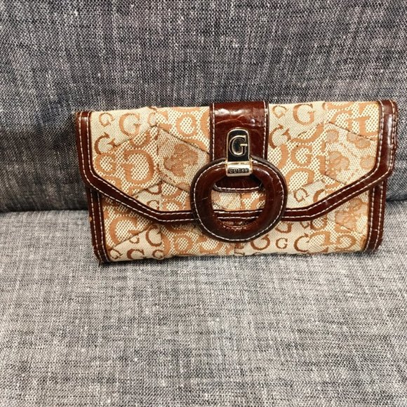 Gently Used Brown Guess Purse with Matching Wallet - Elevate Your Style - Picture 4 of 12